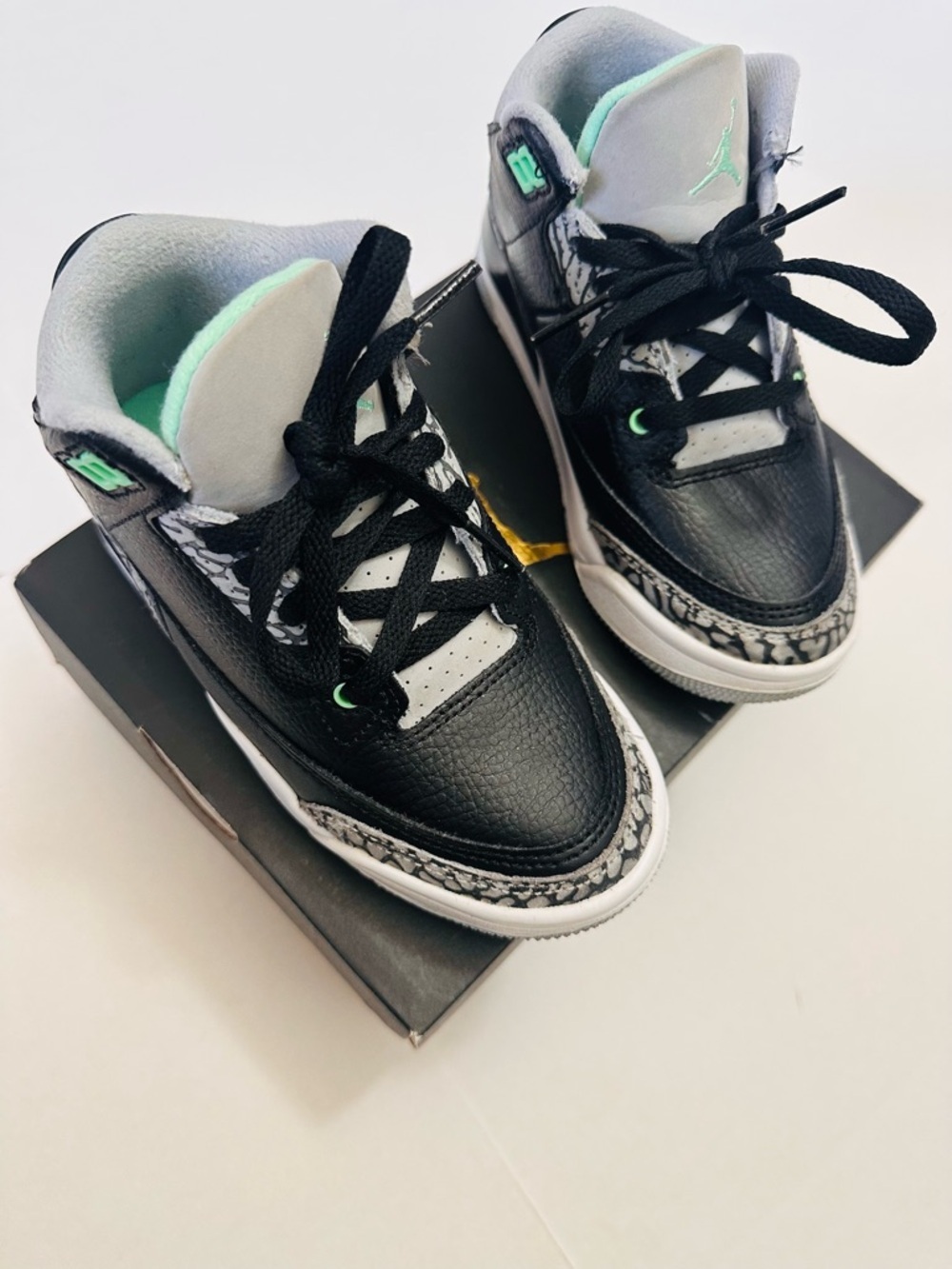 JORDAN 3 RETRO GREEN GLOW size 11C